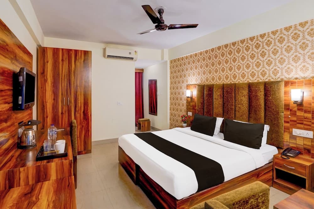 Hotel Woodland Suites Near Delhi Airport