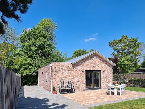 Beachside Getaway With Garden & Barbecue