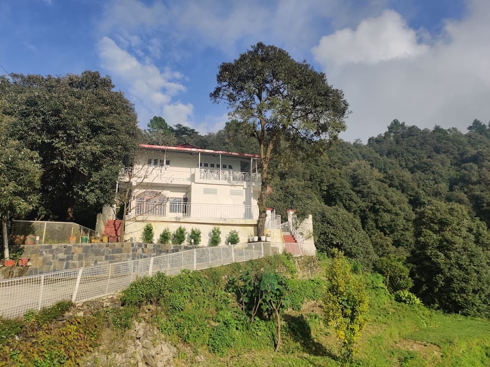 Oakwood Forest Retreat