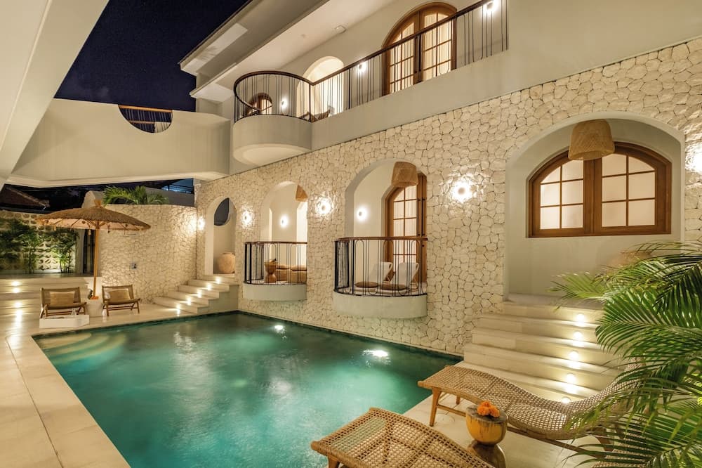 Azure Luxe Villa in Canggu: Pool Side 1