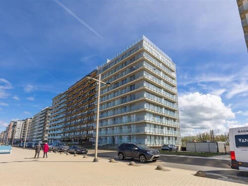 Apartment on Zeedijk With Sea Views