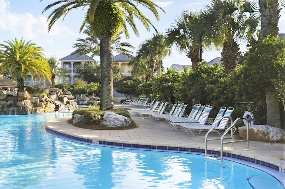 The Bluefin 6 Bedroom Home by RedAwning