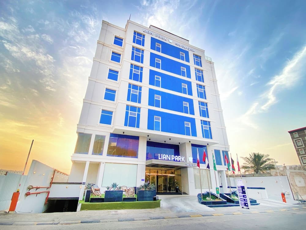 Lian Park Hotel