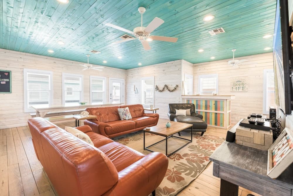 Sandy Coral - Golf Cart Included!