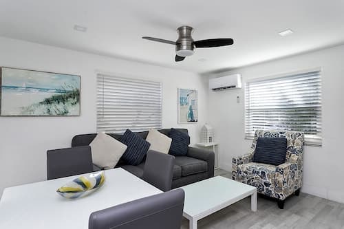 ULTRA Spacious apt Steps From the Beach