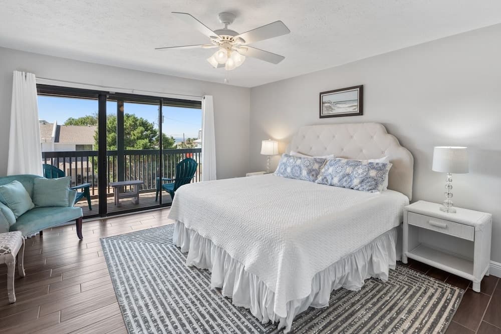 Salty Kiss 2 Bedroom Townhouse by RedAwning