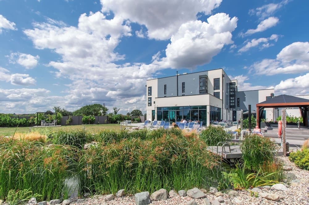 Glass House Retreat