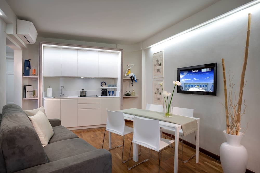 Butterfly with Beach & Breakfast included