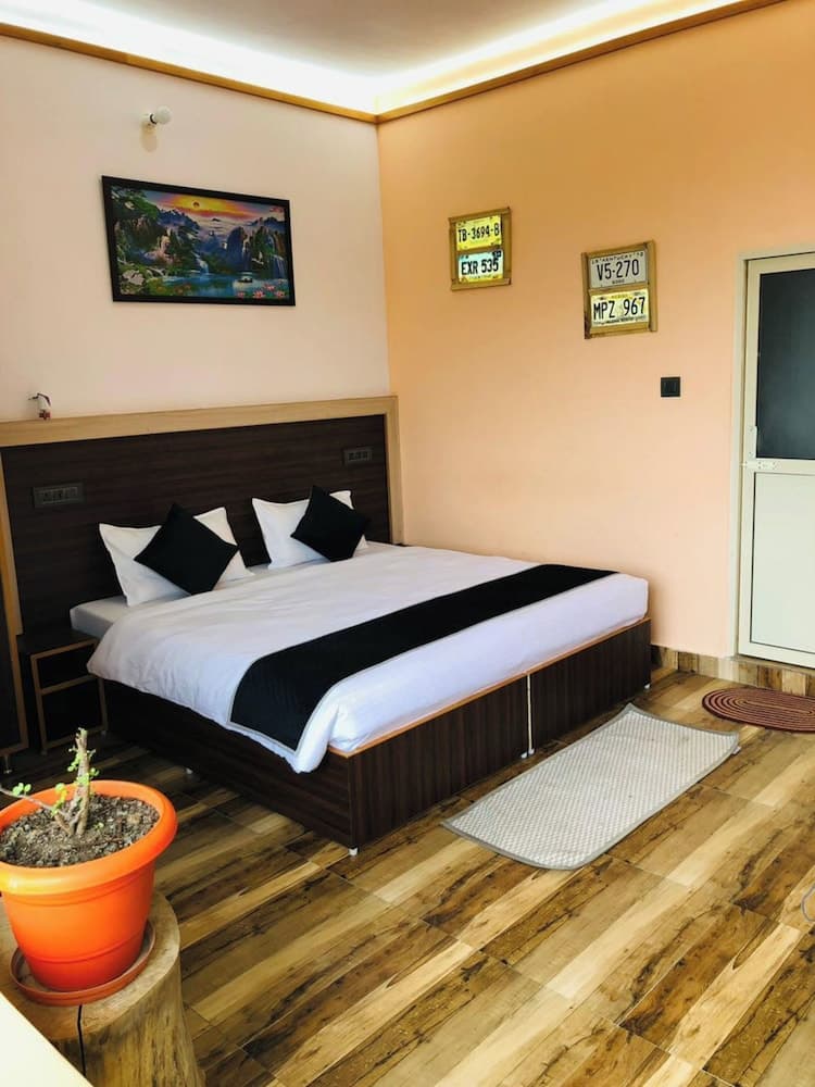 Goroomgo Paradise Inn Dharmsala