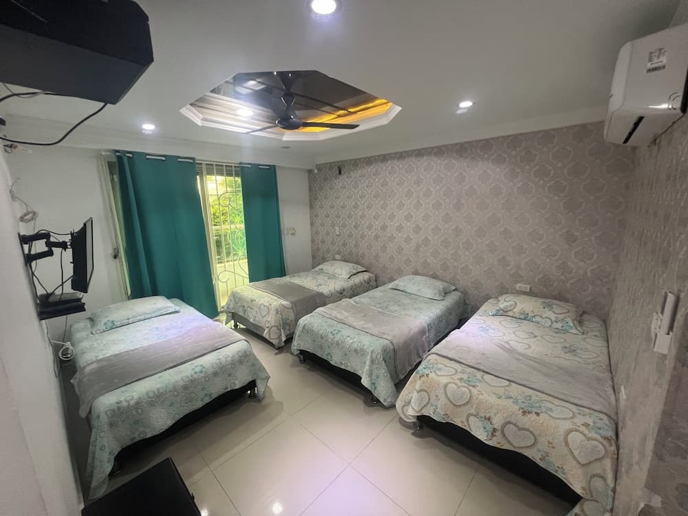 Casa Villa Carolina 5 min Puerta de Oro