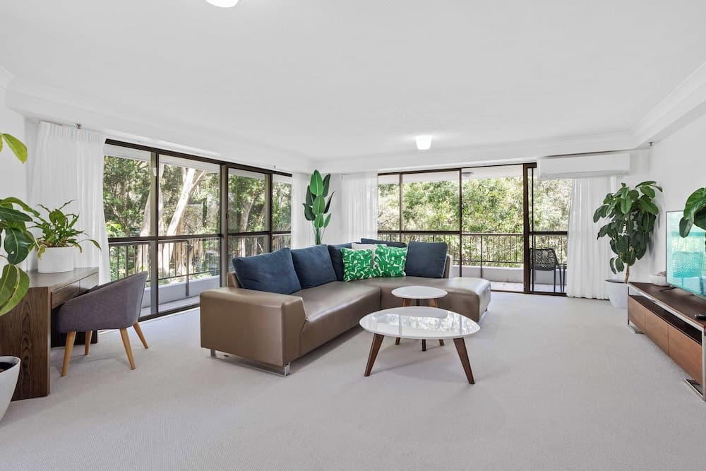 Tranquil 2 Bedroom on Burleigh Headland