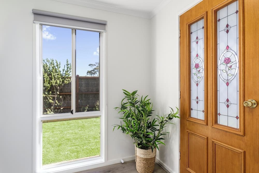 2 Bedroom - Walk to Beach - Pet Friendly