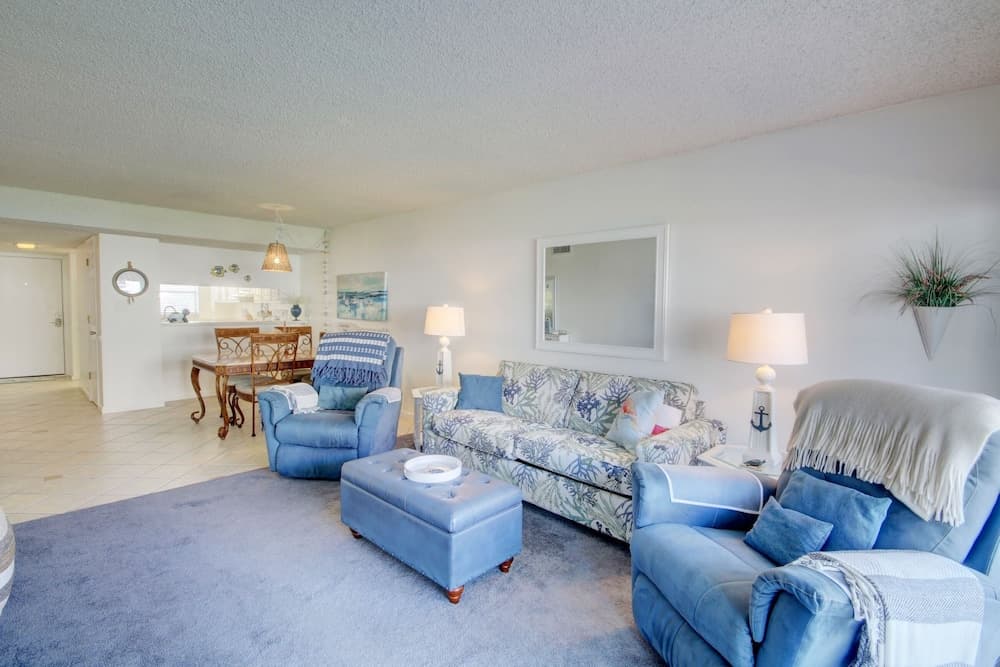 328 El Matador 2 Bedroom Condo by RedAwning