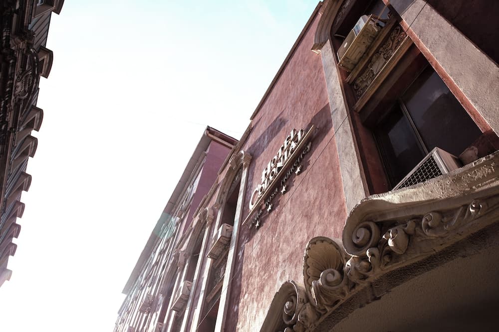 Konaklama yerinin ön cephesi