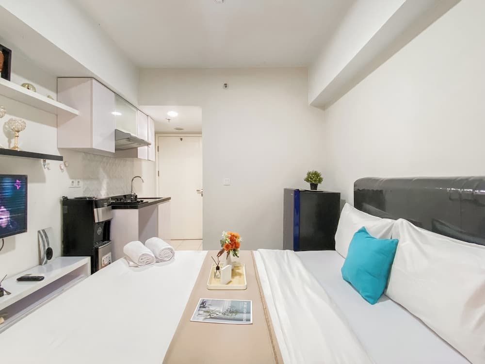 Cozy Living Studio With Direct Access To Pool, Gym And Playground At Springlake Summarecon Bekasi