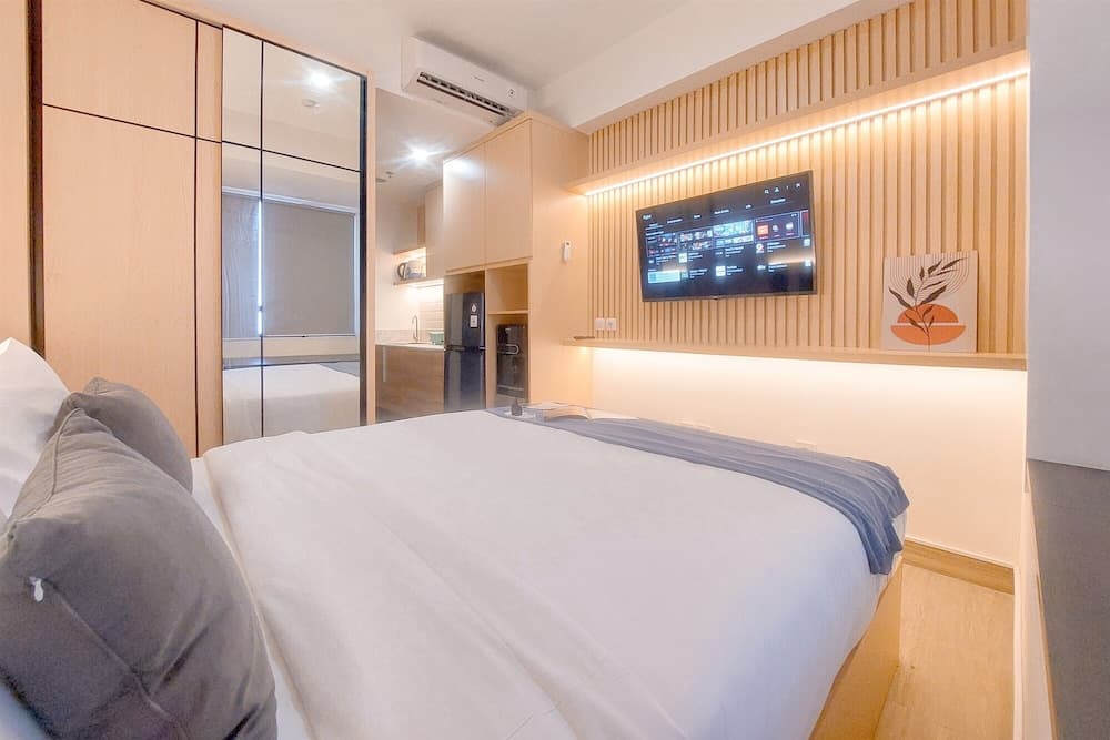 Cozy And Well Furnished Studio Collins Boulevard Apartment