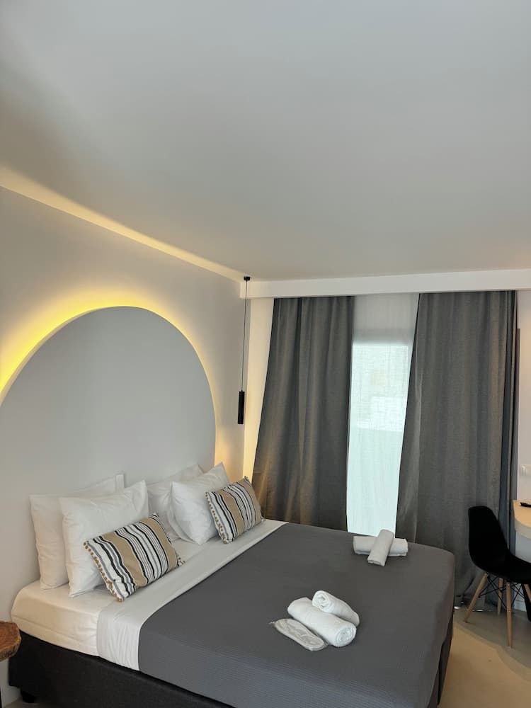 Angelo Estate Santorini