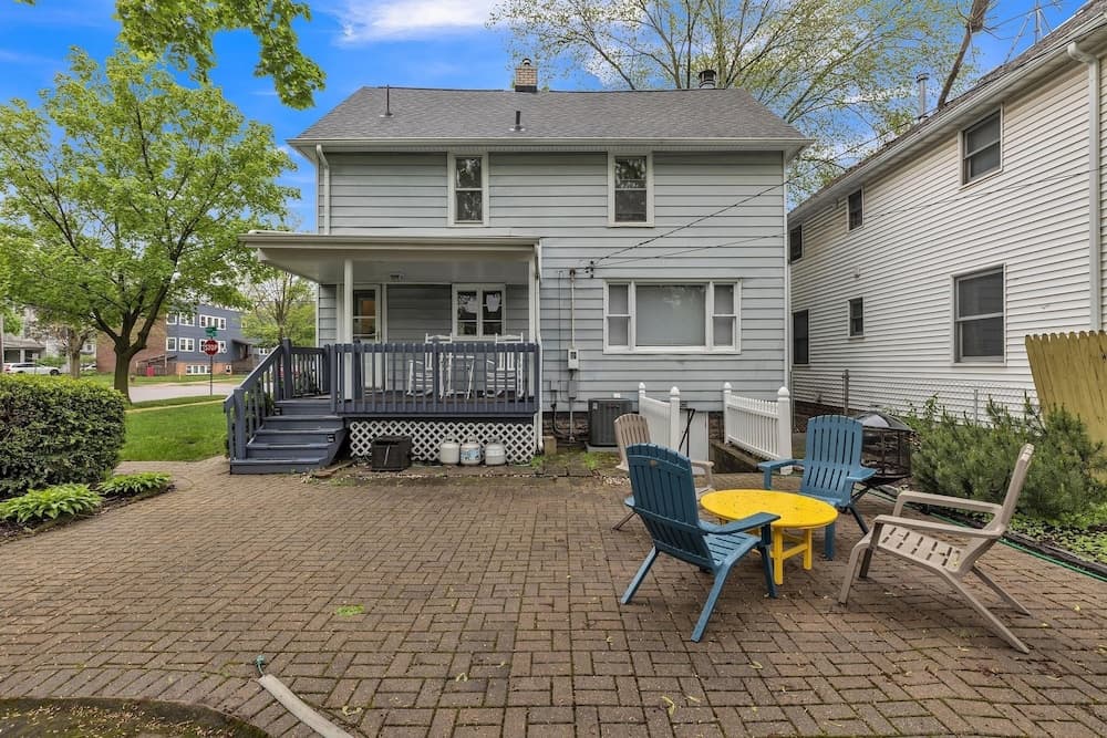 Unique Charmer: Outdoor Space & More Near Um 3 Bedroom Home by RedAwning