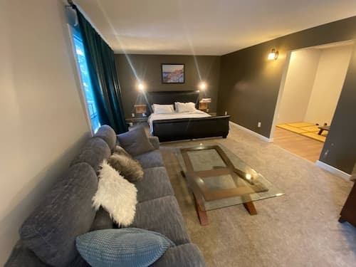 Close To Whyte University New Renovati