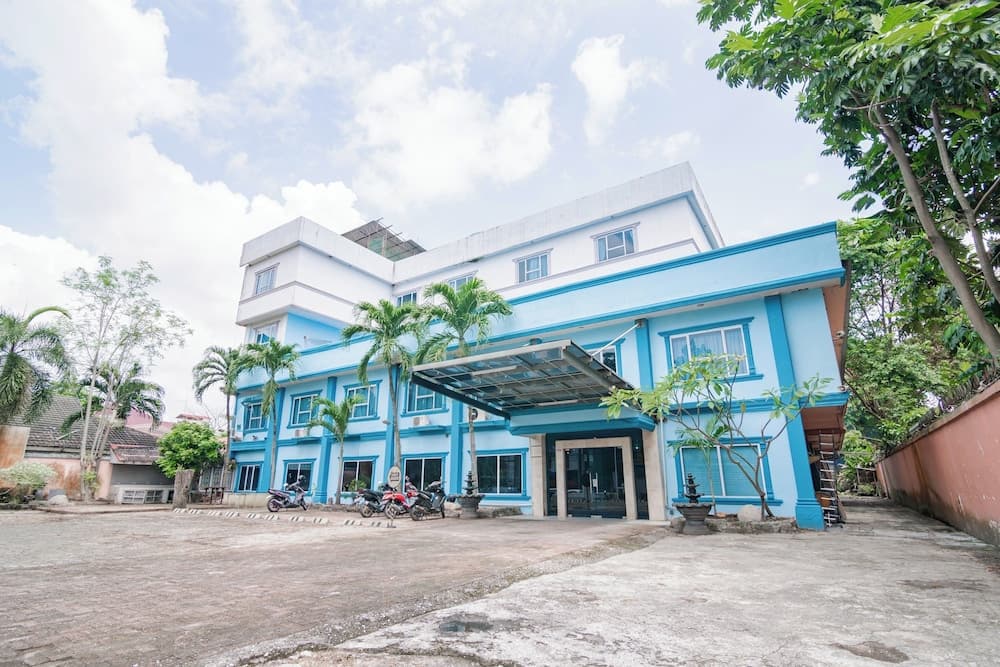 Collection O De Town Hotel Near Masjid Raya An-Nur