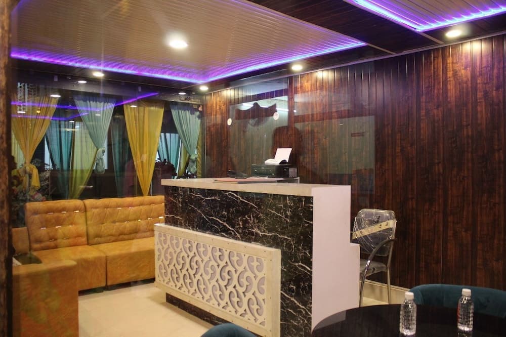 Hotel Vibrant Lawn And Banquet