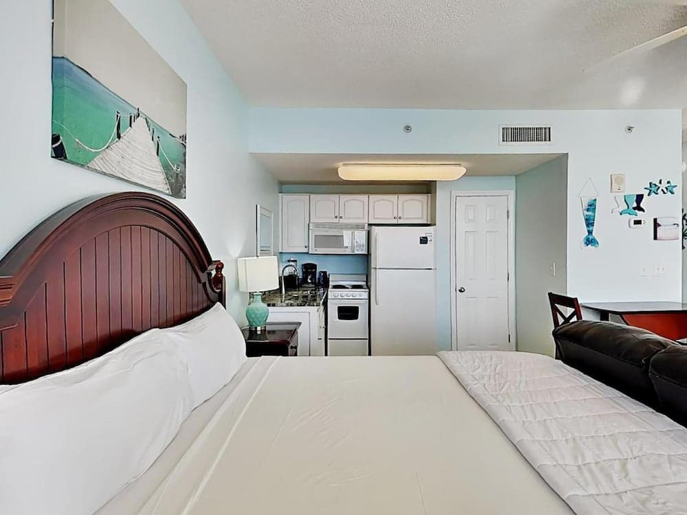 Majestic Beach Towers 1-1412