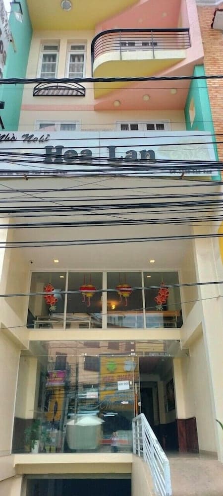 HOA LAN HOTEL