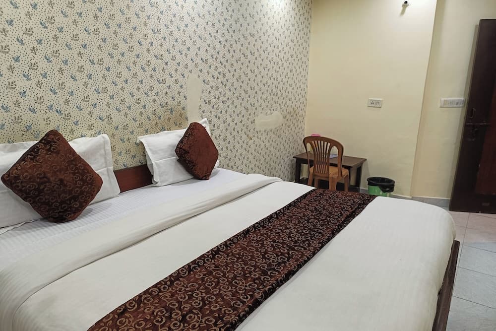 Hotel Shree Sai Dham Near New Delhi Railway Station, Paharganj