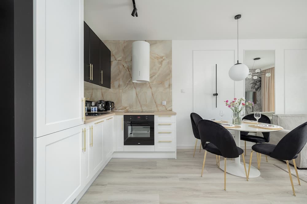 Apartment With Parking by Renters