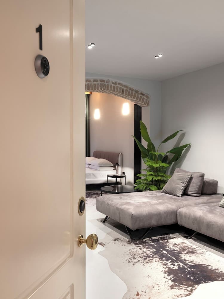 OFFICINE CAVOUR Casa dei Leoni