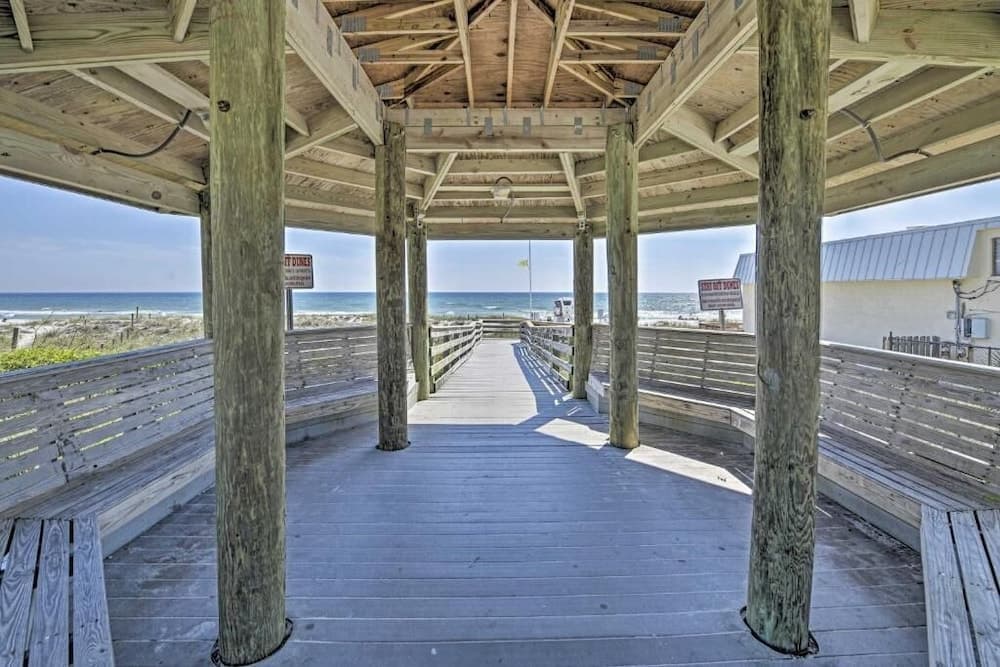 Cozy 4-br Beachside Escape