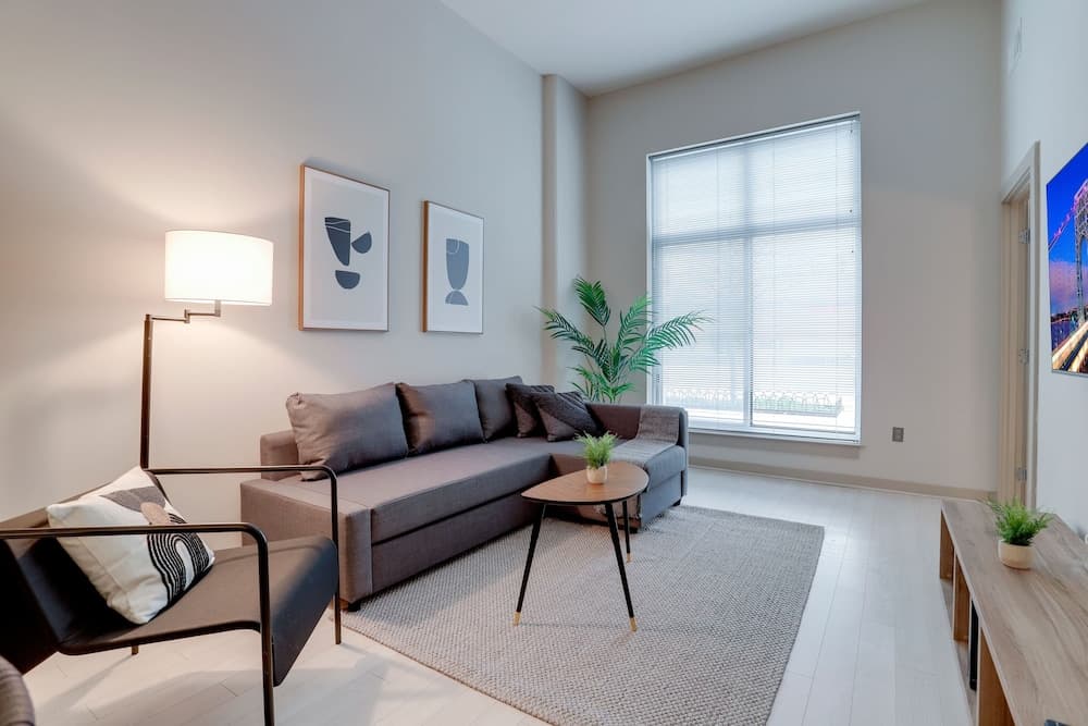 Fantastic Condo at Crystal City With Gym