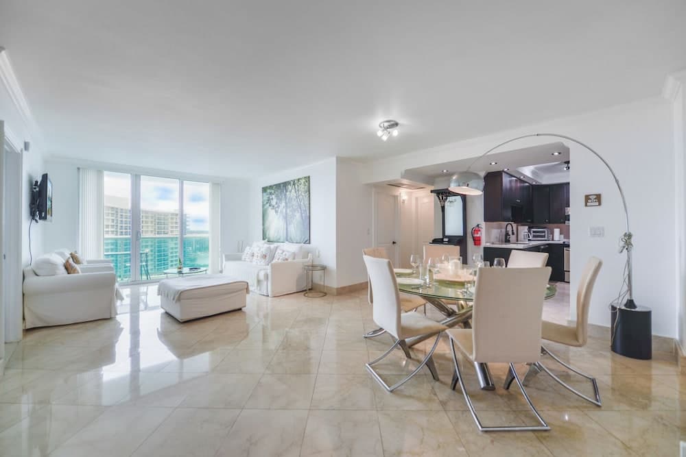 Amazing Beachside Condo