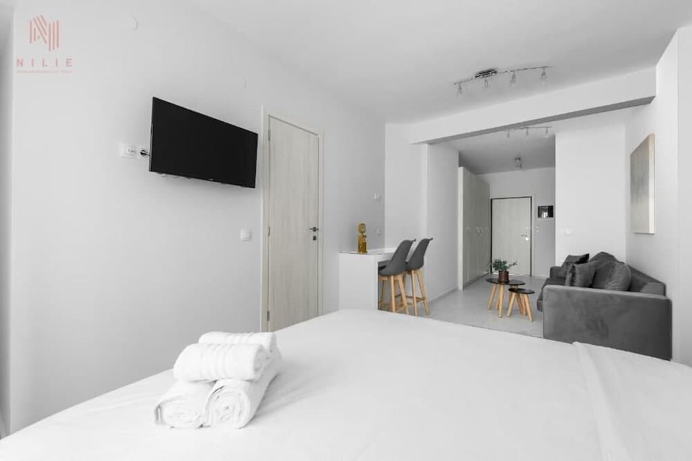 Avenue Studios & Apartments, Nilie Hospitality MGMT