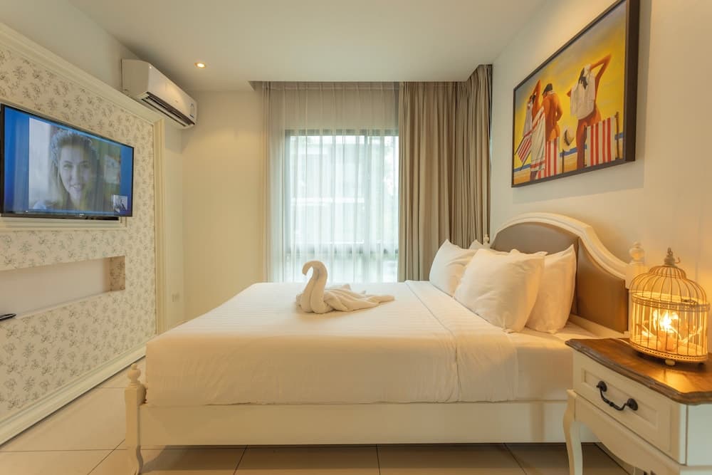 Everything U Need Walking Distance c108