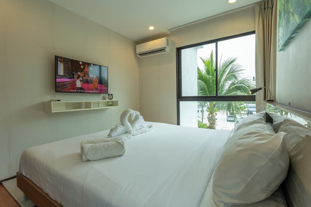 Everything walking  Gym Sauna Beach c120