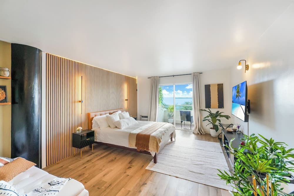 Stunning Studio Bay Views & Parking