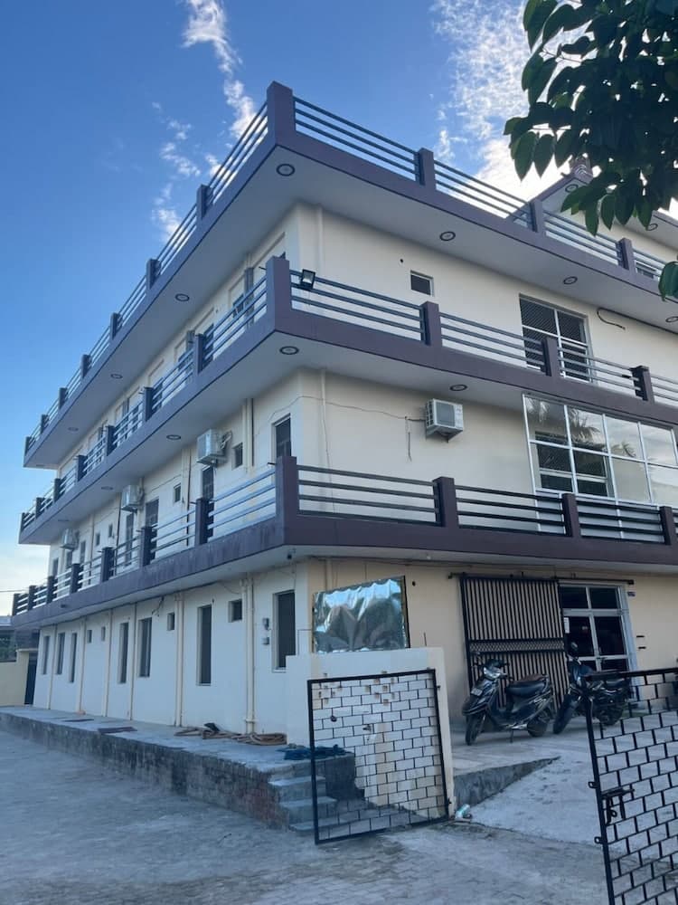 Goroomgo Shree Raj Homestay Ayodhya