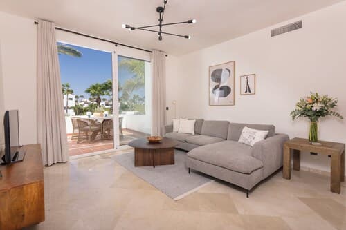2 Bedroom, 2 Bathroom Penthouse Apartment