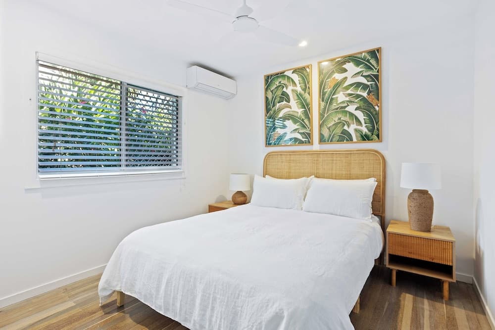 Mermaid Beachside Apartment - Direct Beach Access