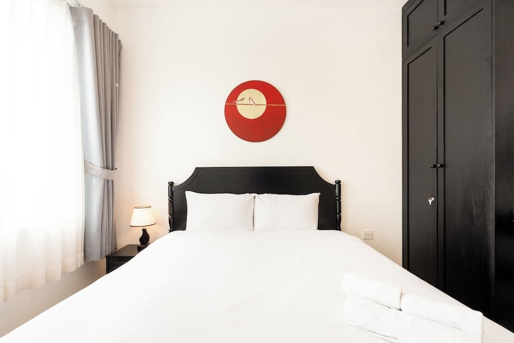 Helios Central Apartment District 1