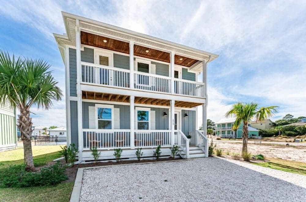 Costa Del Sol 5 Bedroom Home by RedAwning