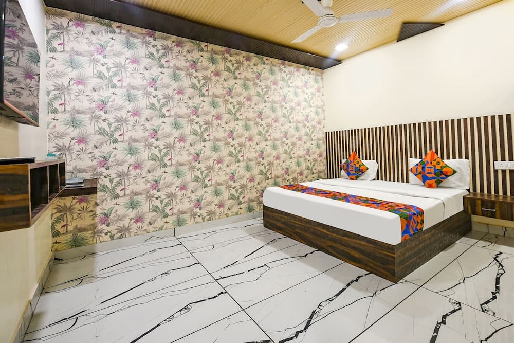 Fabhotel The Crystal Palace