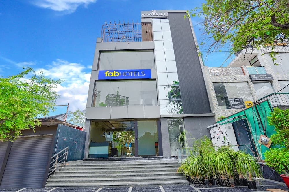 Fabhotel Amayra Inn