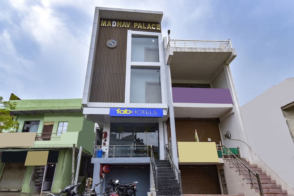 Fabhotel Madhav