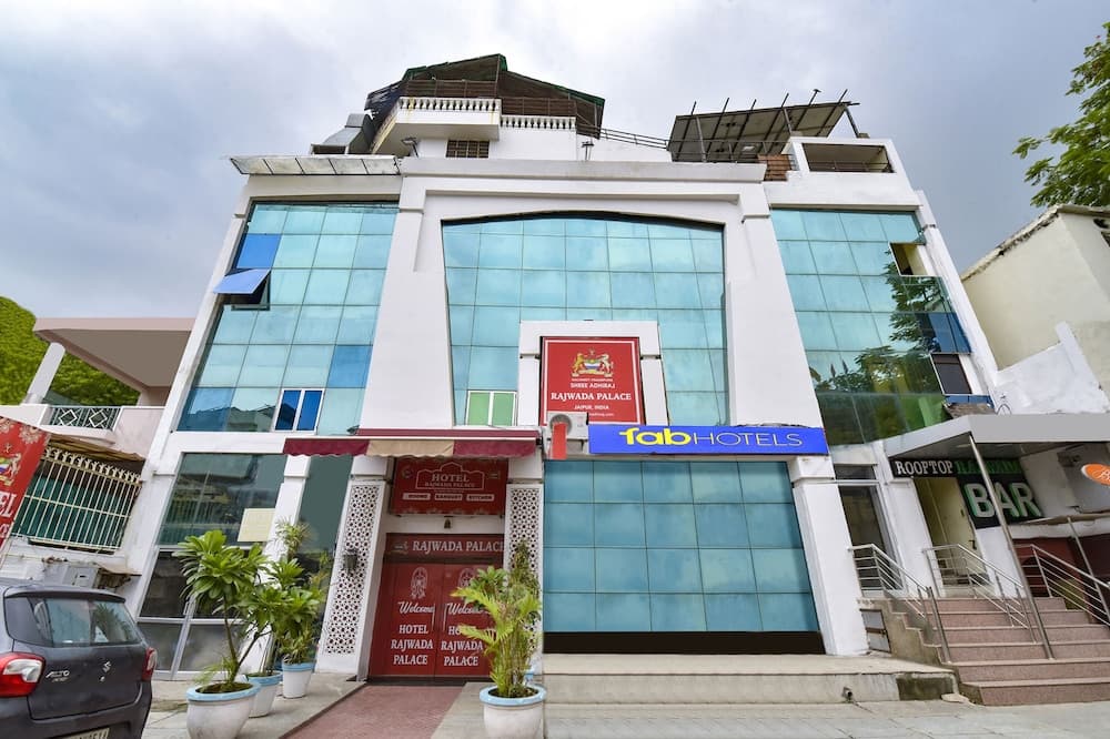 Fabhotel Rajwada Palace