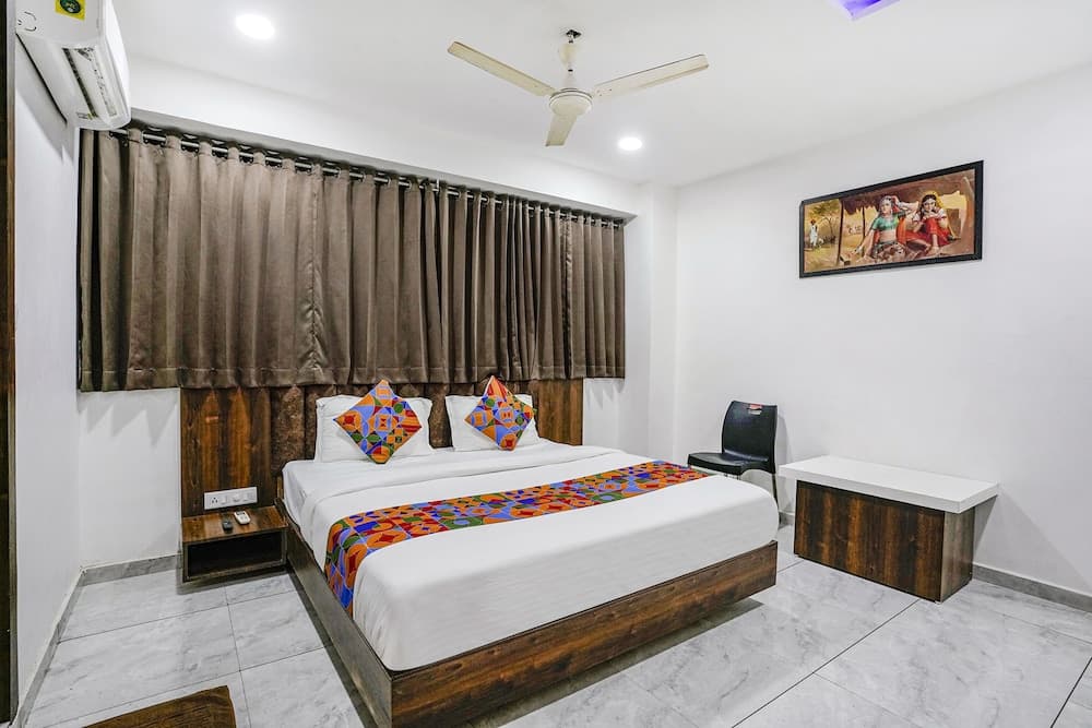 Fabhotel Rose Palace