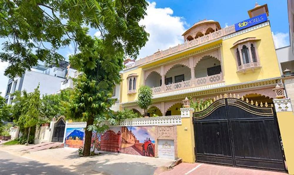 Fabhotel Kunadi Heritage