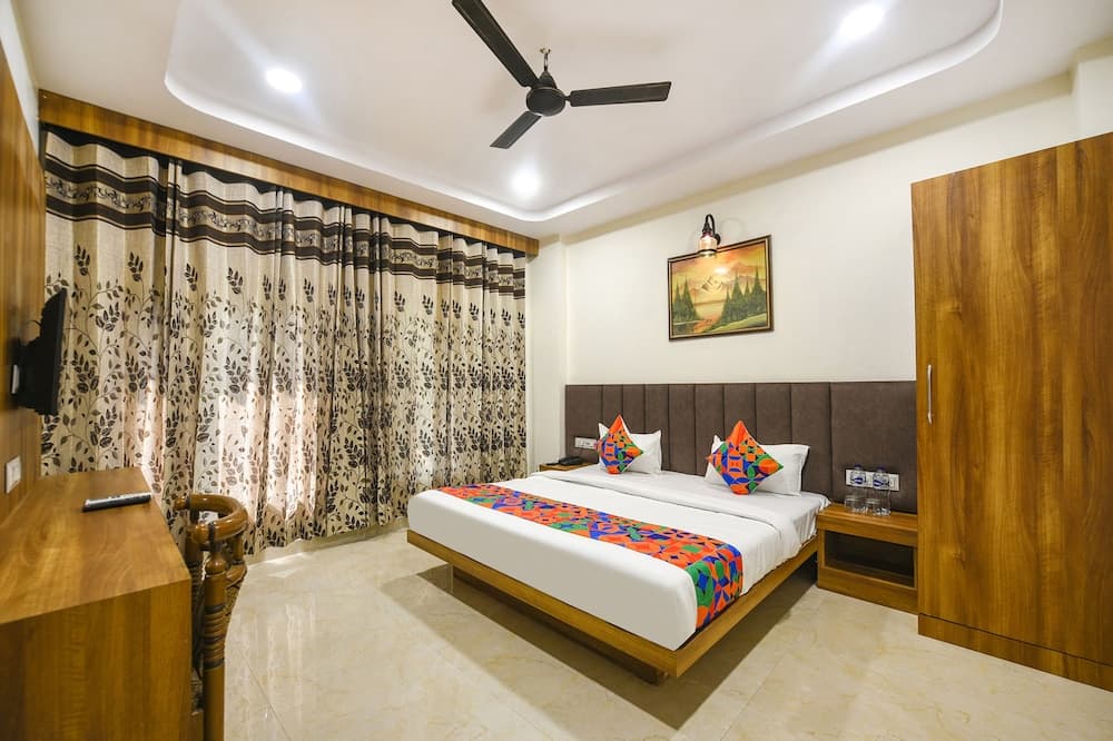 Fabhotel Golden Tree
