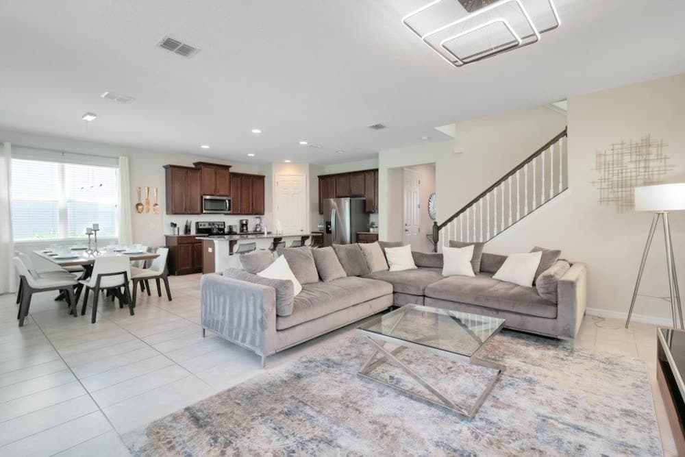 Incredible Resort 4 Bed Pool/spa Home 4 Bedroom Villa by RedAwning